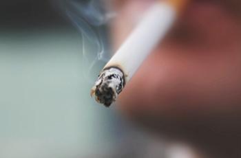 Dejar de fumar: ¿qué impacto tiene en los tejidos periodontales?