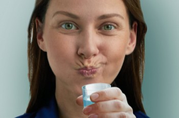 La importancia del uso de colutorios antisépticos para la protección en...