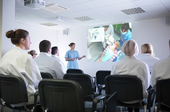 Un informe económico muestra que la prevalencia de periodontitis no ha...